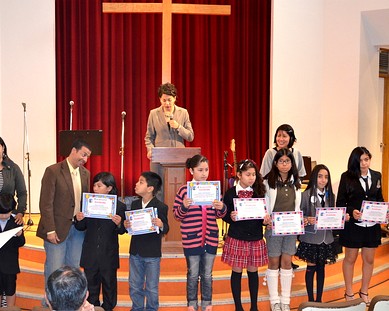 Formatura da Escola Dominical 2013 No domingo passado, 7 de abril foi realizada a formatura das crianças da Escola Dominical da "Igreja Cristã de...