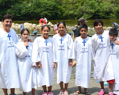 Batismos e Churrasco 2016 No dia 15 de agosto passado tivemos o batismo de 6 amados jovens: Kevin Quintana, Aarón Vela, Juan Carlos Poncia, Anayka...