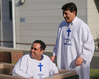 Batismo de Gean Aliaga No domingo, 17 de junho, foi realizado o batismo do nosso irmão Gean Aliaga, cumprindo assim o mandamento do nosso...