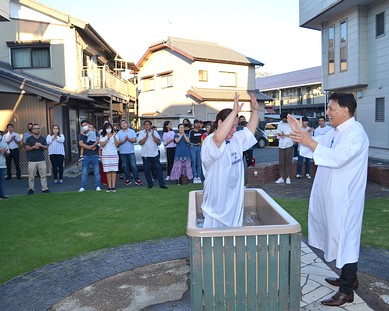 Batismo de Tamiko Murakami No domingo, 27 de setembro foi realizado nas instalações da “Igreja de Shinshiro”, o batismo da nossa irmã Tamiko...