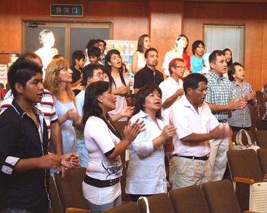 Fiesta de los Helados El Domingo 12 de Setiembre, la Iglesia Cristiana de Shinshiro, realizó una reunión evangelística que titulamos "Fiesta...