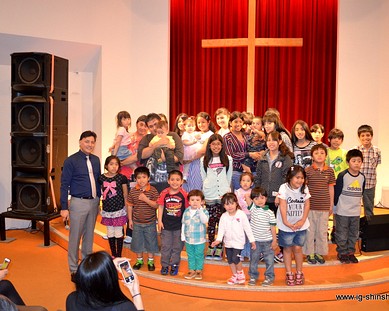Día de los Niños 2014 El Domingo 4 de Mayo, tuvimos una oración especial por los niños de nuestra iglesia, a través del pastor Fernando, al...